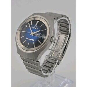 1970's Vintage Timex Q Quartz Day-Date Watch Blue Dial 38mm w/ Bracelet - Works